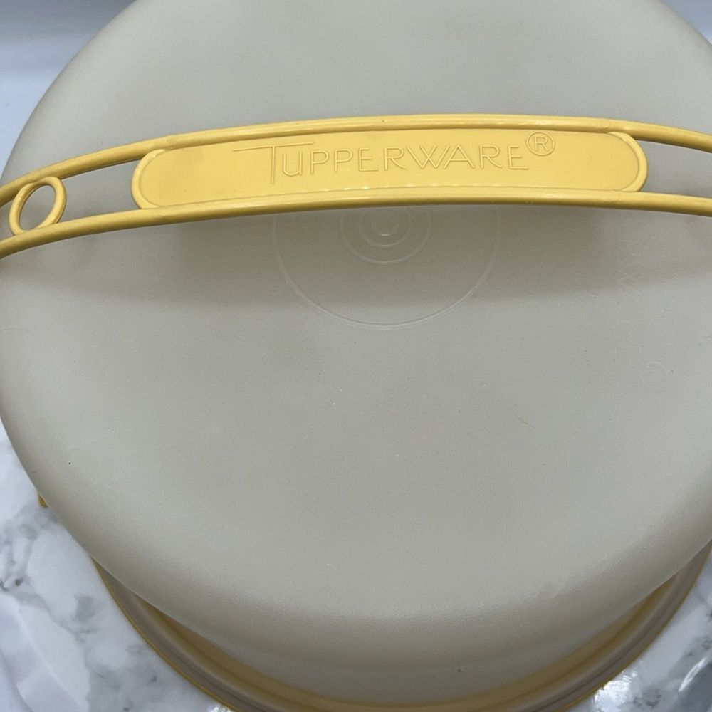 TUPPERWARE Vintage Harvest Gold Cake Carrier-683-7 - Picture 2 of 6